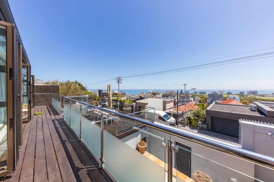 4 Bedroom Property for Sale in Green Point Western Cape